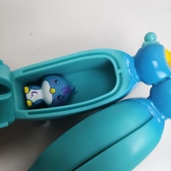 Bananas Bunch Surprise Figures 9 Colored Bananas w/ 12 Animals Inside - Picture 9 of 15